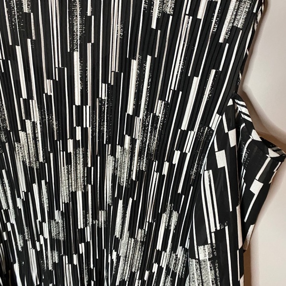 Catherine’s Cold Shoulder black and white Blouse - Picture 6 of 6